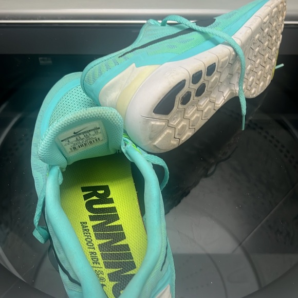 Blue and green Nike sneakers - Picture 3 of 4